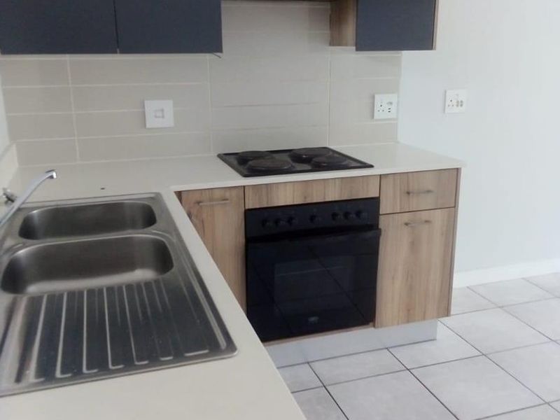 Stunning Two Bedroom In Greenlee - Photo 8