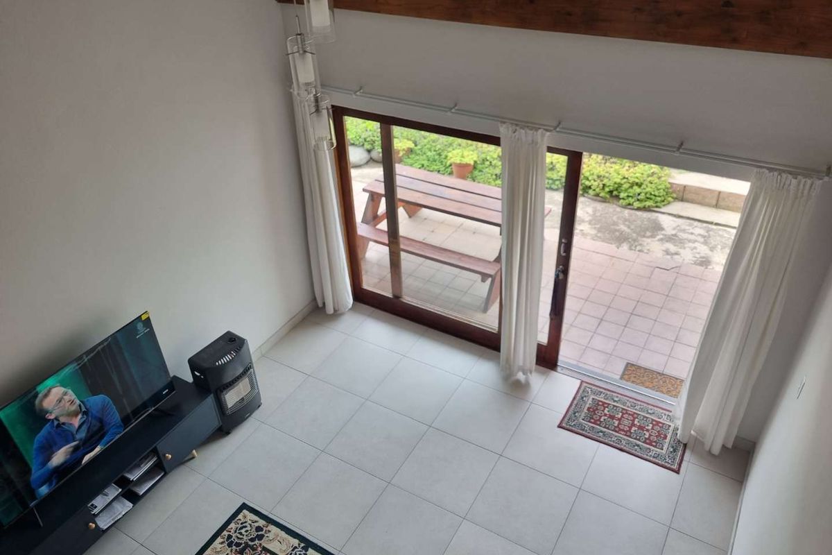 This property offers sophistication, comfort and safety in one of the most sought- after areas. - Photo 3