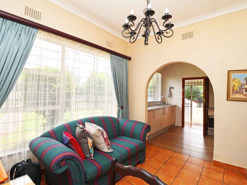 Well Maintained 3 Bedroom with pool and lapa (Offers Welcome) - Photo 8