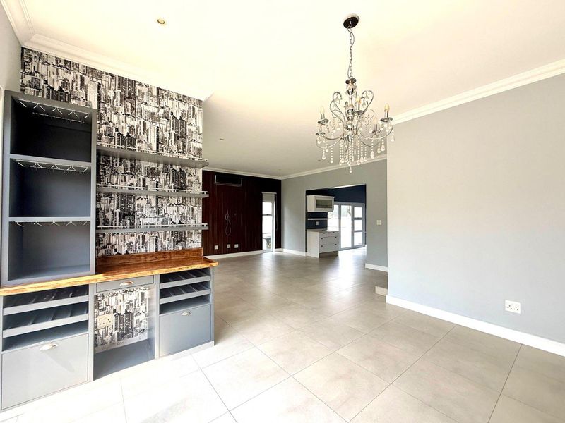 Spacious Family Home In Top Location - Photo 8