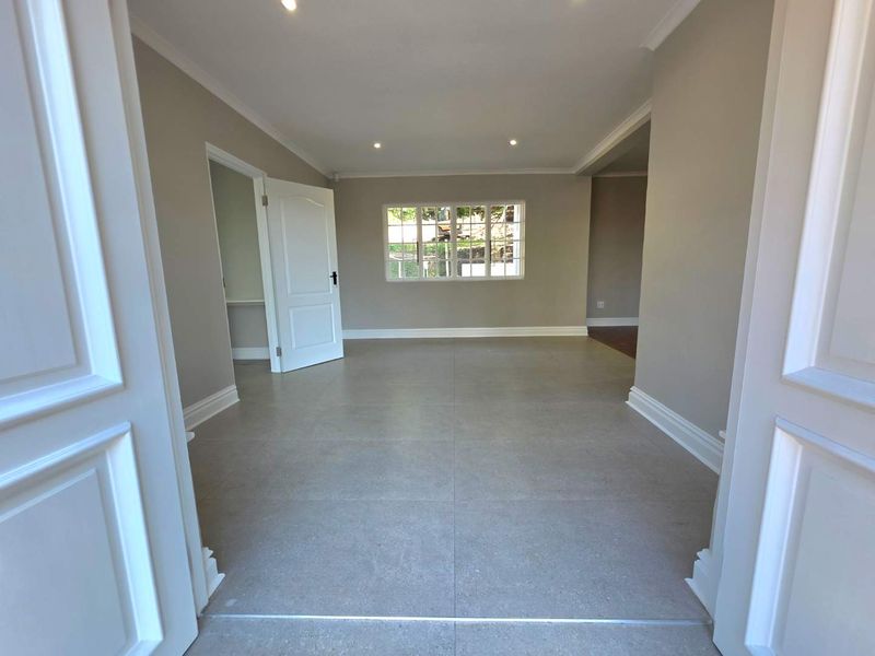 Fully Renovated, Modern Home in Exclusive Complex of only 3 Units, in the Heart of Kloof! - Photo 6
