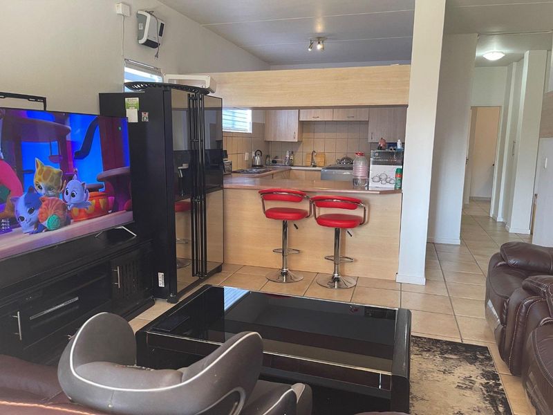Beautiful 3 bedroom and 2 bathroom in Sunbird Estate - Photo 7