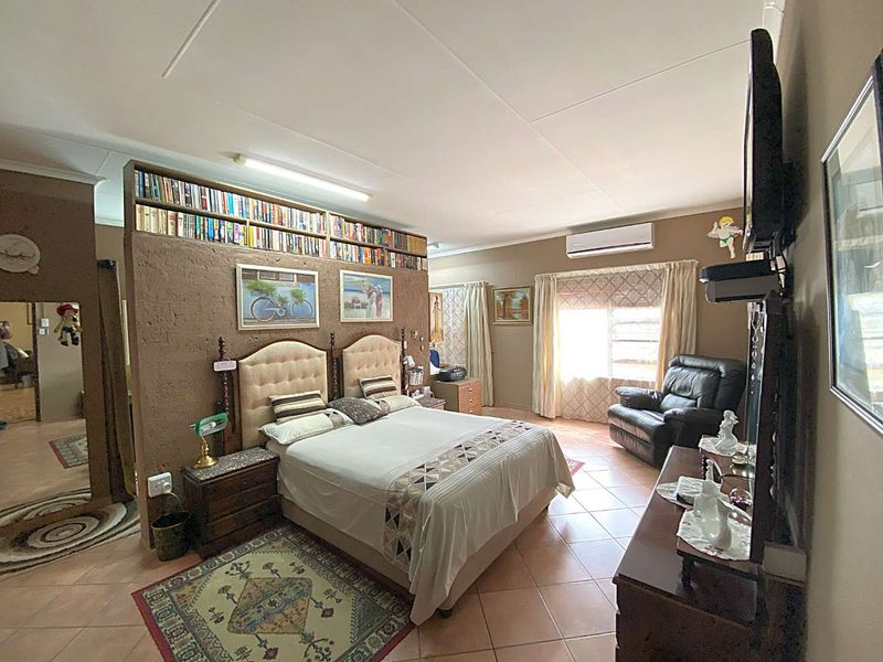 Perfectly Located Family Home - Photo 10