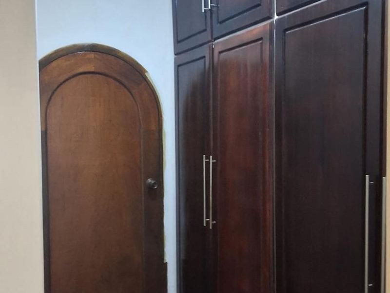 Spacious Five-Bedroom Family Home in Established Veld En Vlei - Photo 9