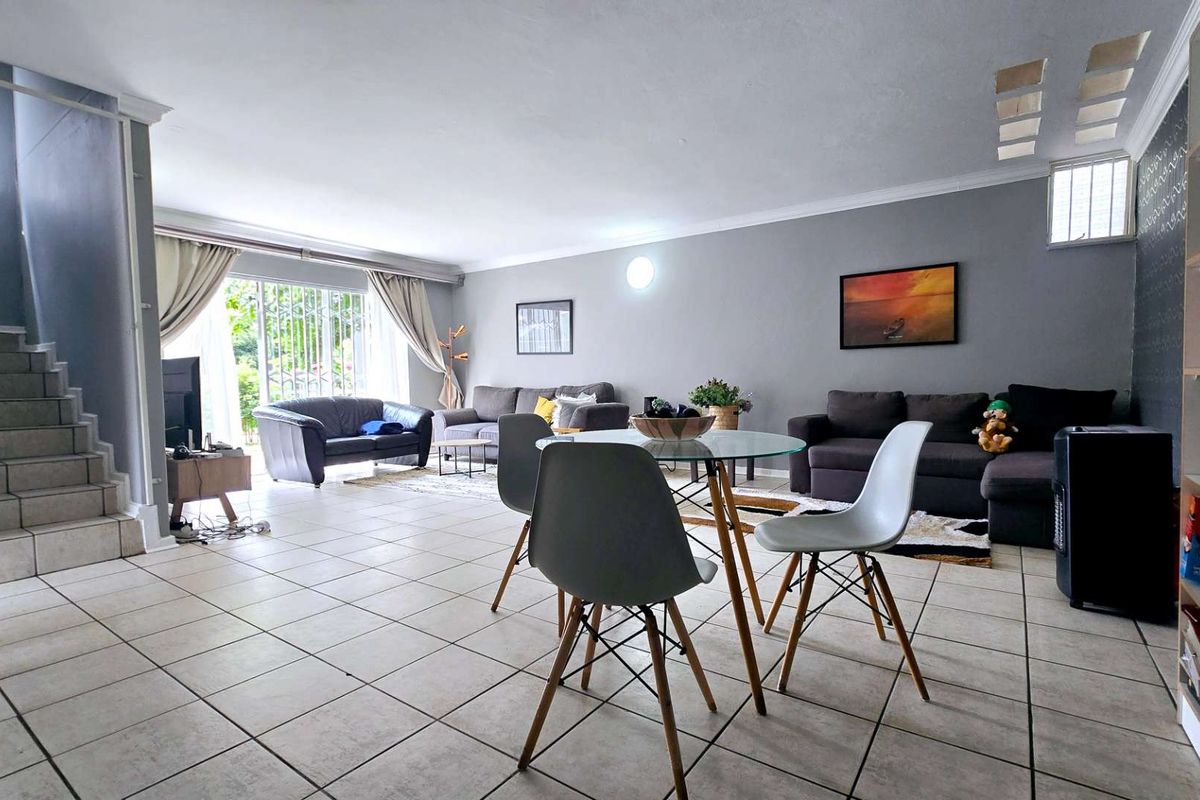 HIDDEN GEM 3 BEDROOM DUPLEX IN WATERKLOOF GLEN - Photo 2