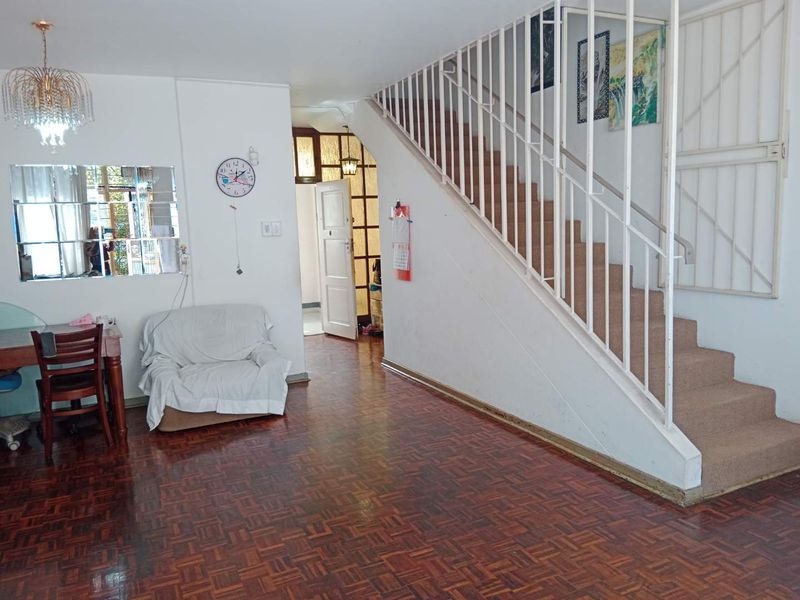 Prime Location Spacious Duplex, Incredible Potential - Photo 5