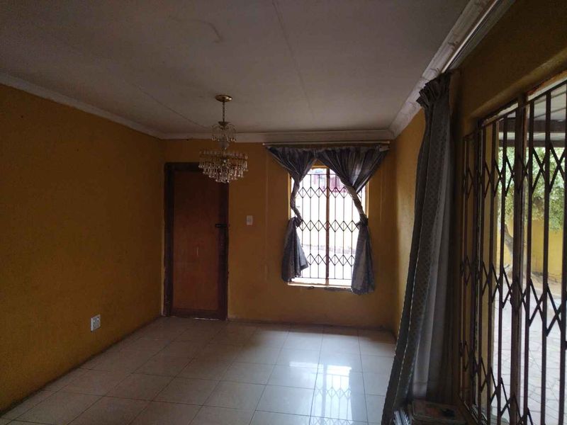 3 bedrooms house for sale in Soshanguve BB - Photo 4