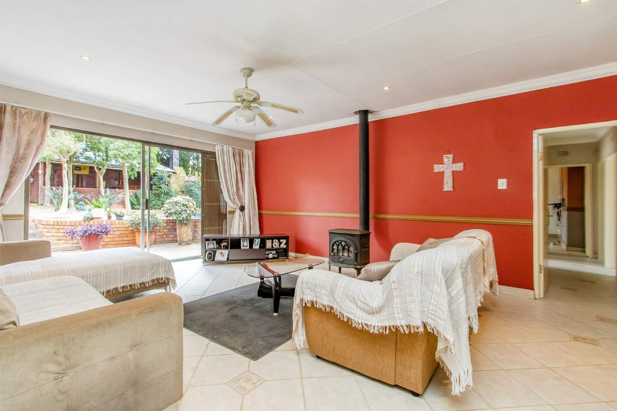 3 Bedroom House in Randpark Ridge - Photo 3