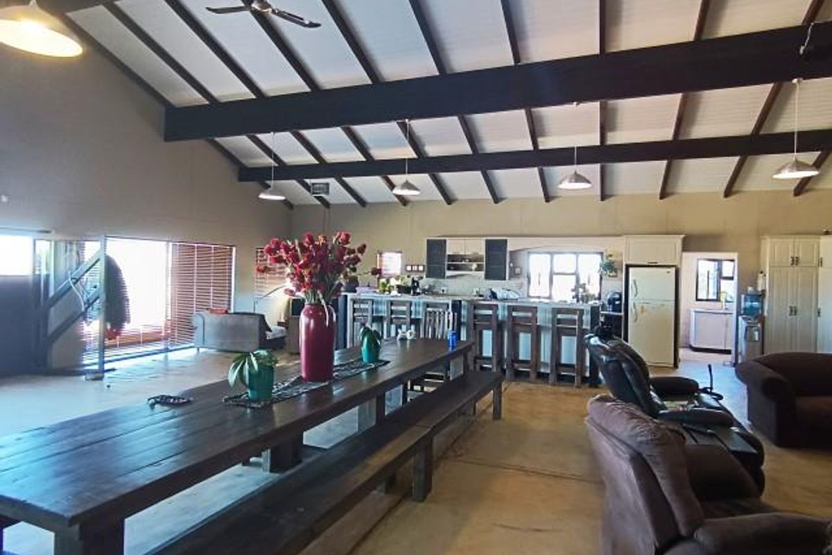 Magnificent Family Home - Reduced!! - Photo 2