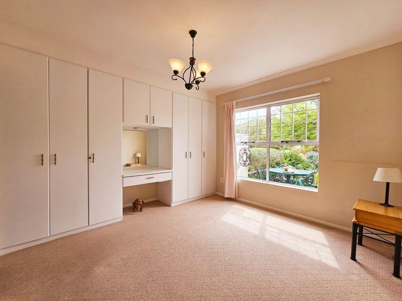 Modern & Secure 2 Bedroom Townhouse - Photo 6