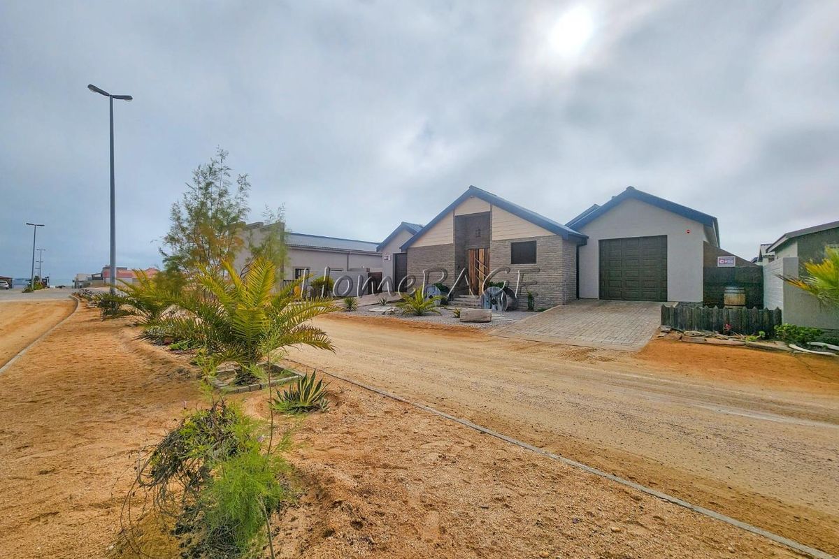 Ext 11 (Sun Bay), Henties Bay:  Thoughtfully designed 3 Bedr home with heated pool is for Sale - Photo 2