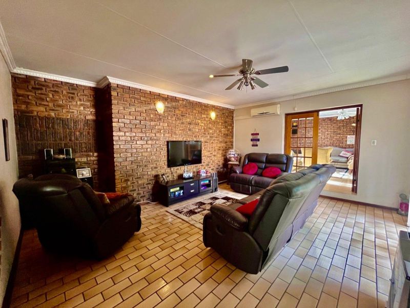 Beautiful home for Sale in Dersley - Photo 6