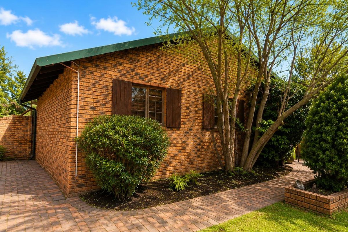 Exceptional Multi-Purpose Property with Extensive Parking & Entertainment Facilities - Photo 2