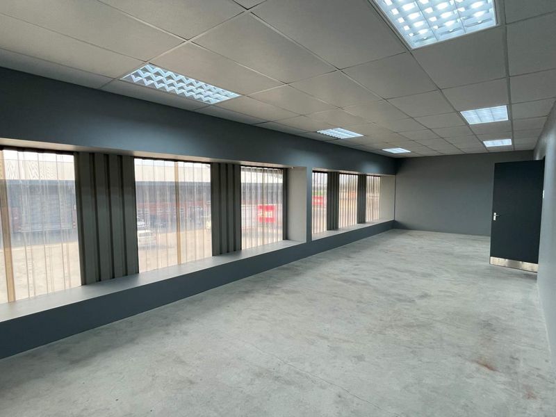 Warehouse in secure Business Park, available immediately! - Photo 9