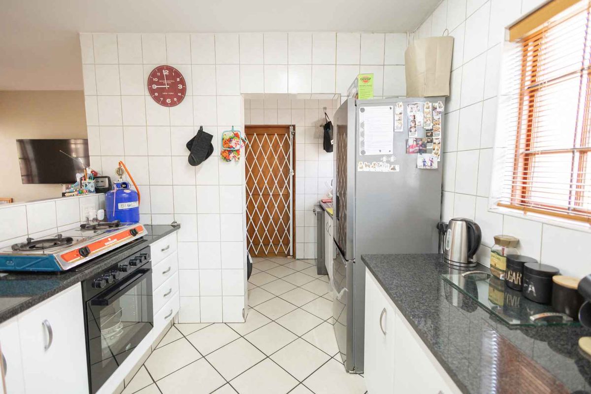 Two bedroom Duplex Townhouse in Celtisdal, Centurion - Photo 5