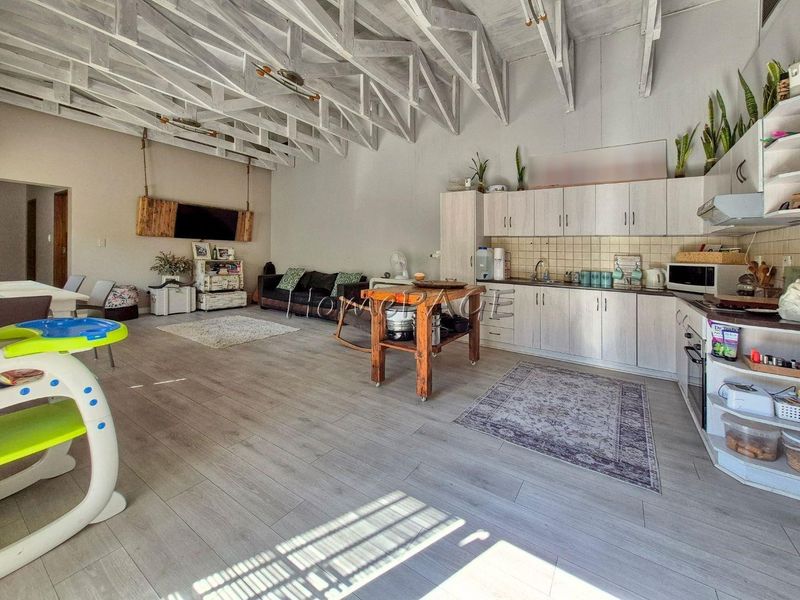 Central, Walvis Bay:  Quaint 3Bedr LOCK-UP-AND-GO-style home for sale - Photo 6