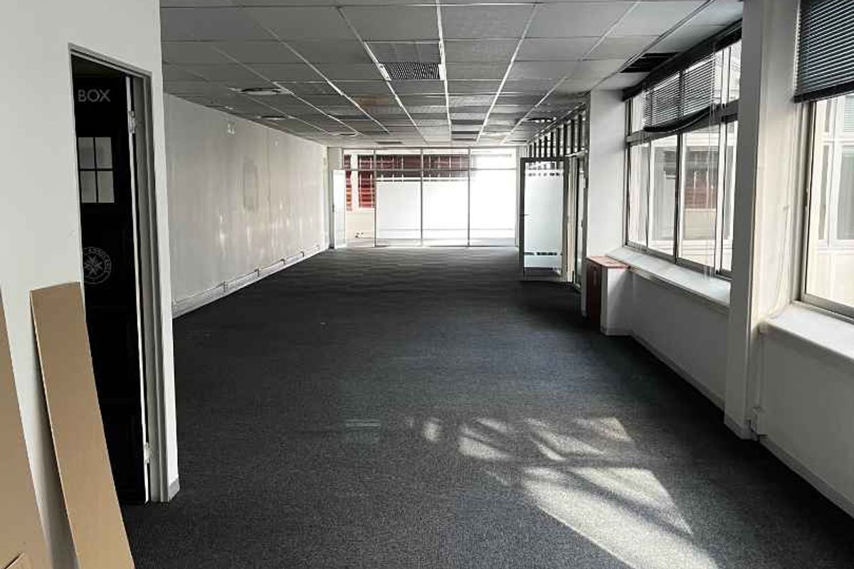 Superb Views & Air Conditioned Offices in Milnerton - Photo 4