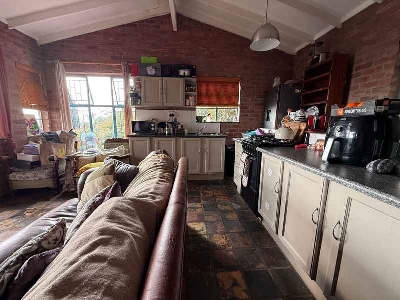 2 Bedroom, 2 Bathroom Cottage including ELECTRICITY, WATER AND SOLAR - Photo 9