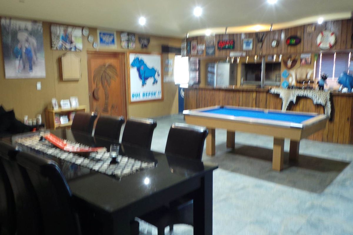 Perfect for the large family and the entertainer! - Photo 3