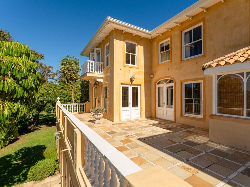 Exclusive Constantia Residence with Expansive Gardens and Exceptional Views - Photo 2