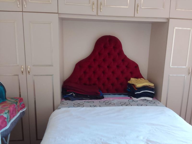 Cozy 3-Bedroom Home with Carport, Satellite Dish, and Comfortable Living Spaces - Photo 9