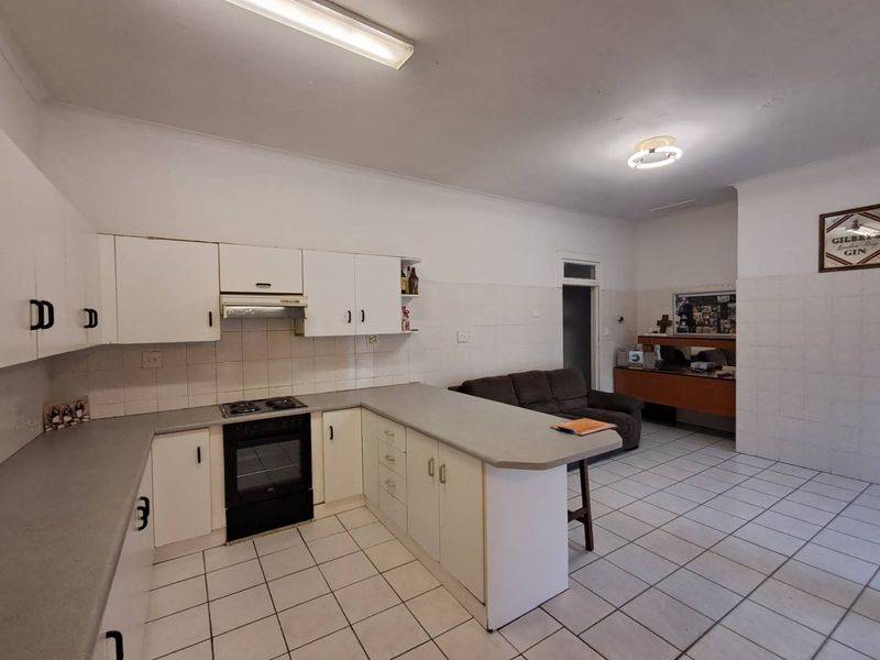 Family Living with Bonus Flatlet for Income - Photo 5