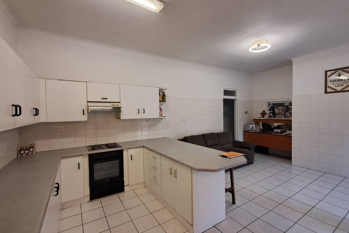 Family Living with Bonus Flatlet for Income - Photo 5