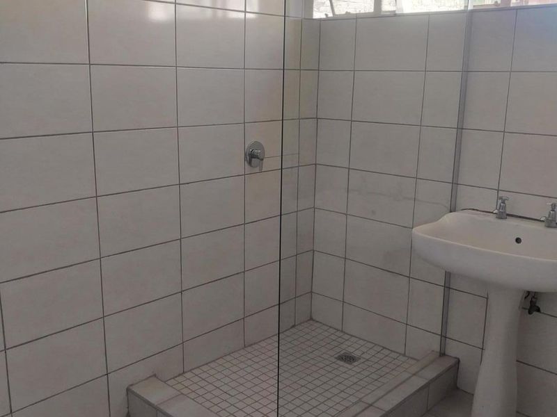 Spacious 1 Bedroom Cottage in Robertsham. - Photo 9