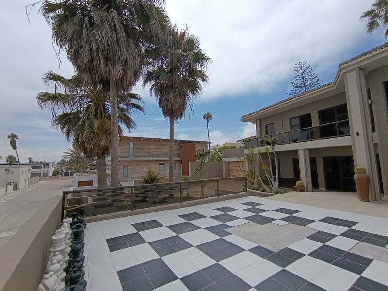 **Luxurious Double-Storey Mansion with Stunning Sea Views** - Photo 6