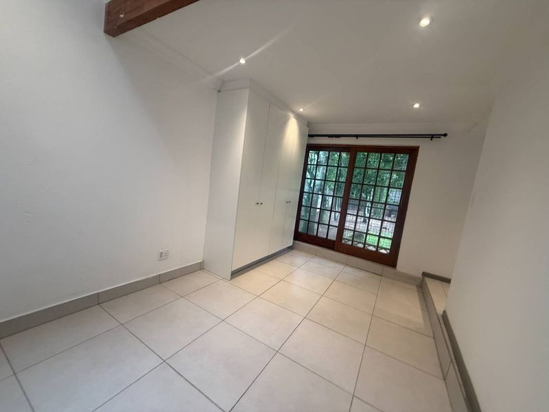 Exclusive Garden Cottage for the Discerning Tenant – Lockup & Go! - Photo 10