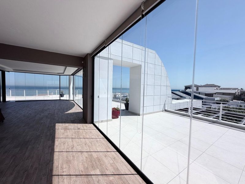 Luxury Penthouse with Panoramic Ocean & Table Mountain Views - Photo 4