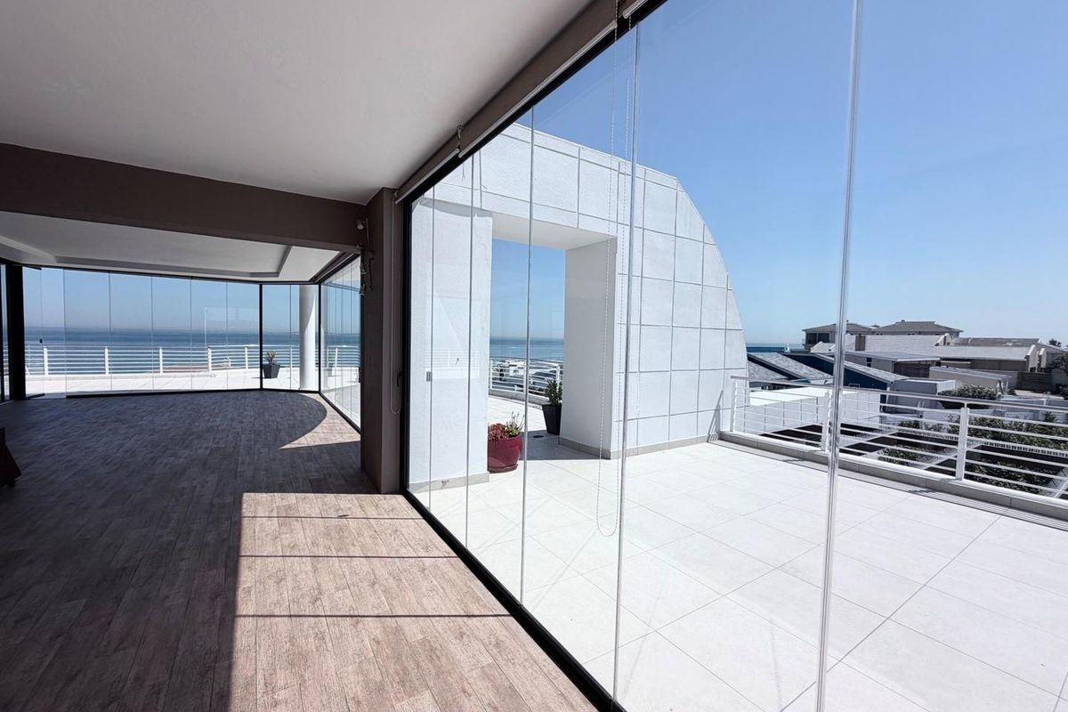 Luxury Penthouse with Panoramic Ocean & Table Mountain Views - Photo 4