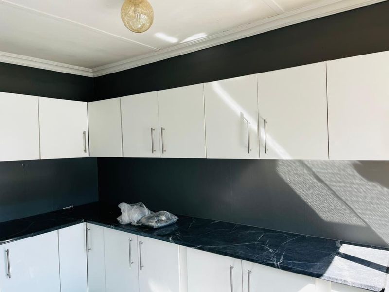 Freestanding House For Rent - Photo 2