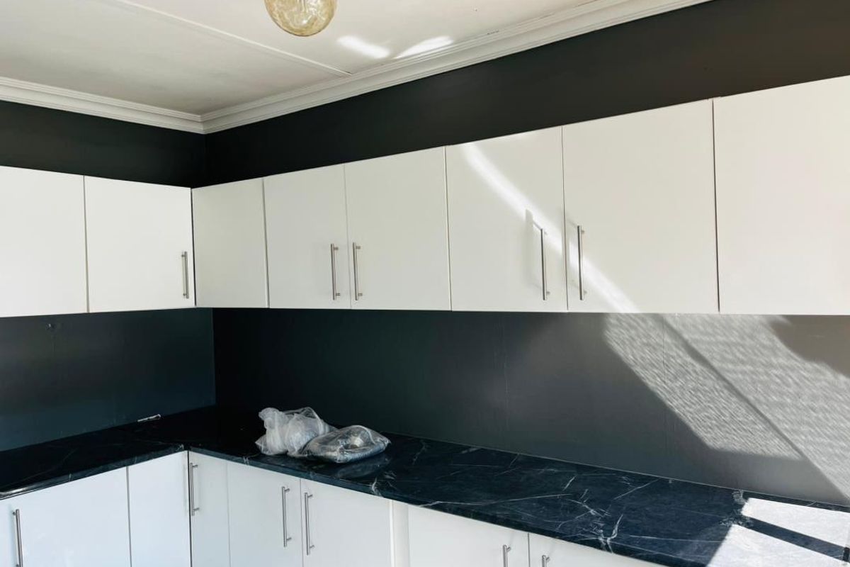 Freestanding House For Rent - Photo 2