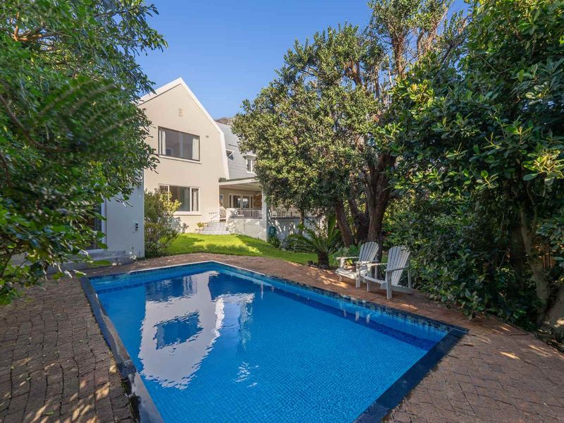Charming Family Home in Camps Bay - Photo 2