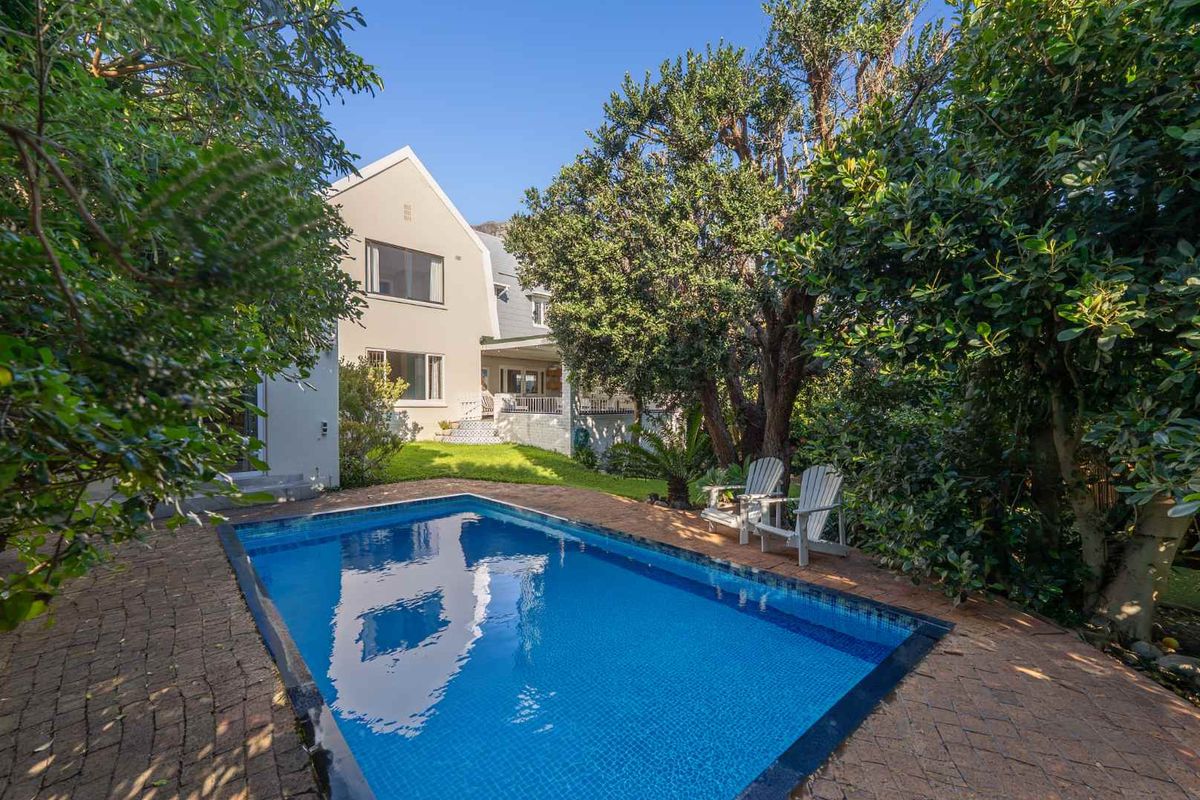 Charming Family Home in Camps Bay - Photo 4