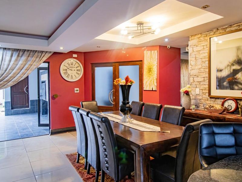 AN EXQUISITE HOMW THAT WILL TAE YOUR BREATH AWAY!!! - Photo 10