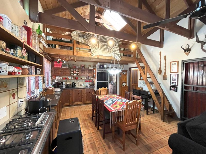 3 Bedroom house with flatlet in Garsfontein - Photo 10