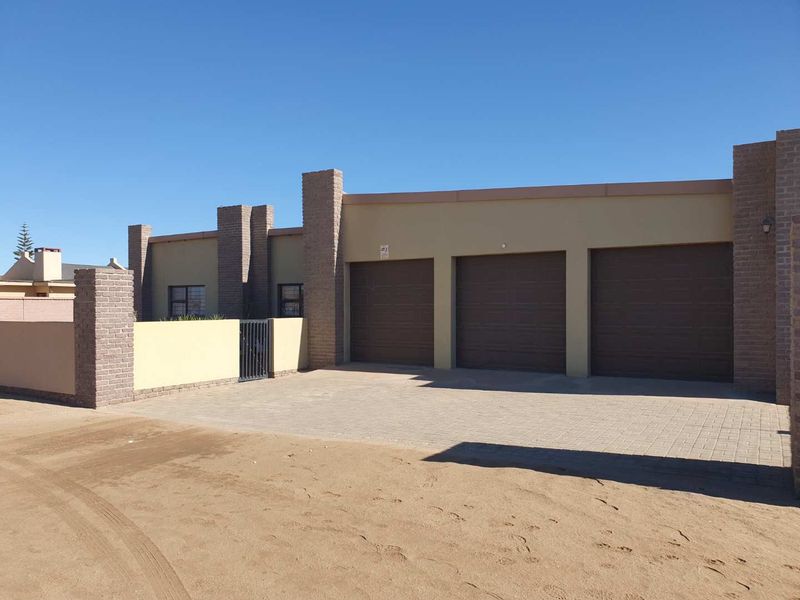 Situated walking distance from the Woermann Brock Supermarket. - Photo 5