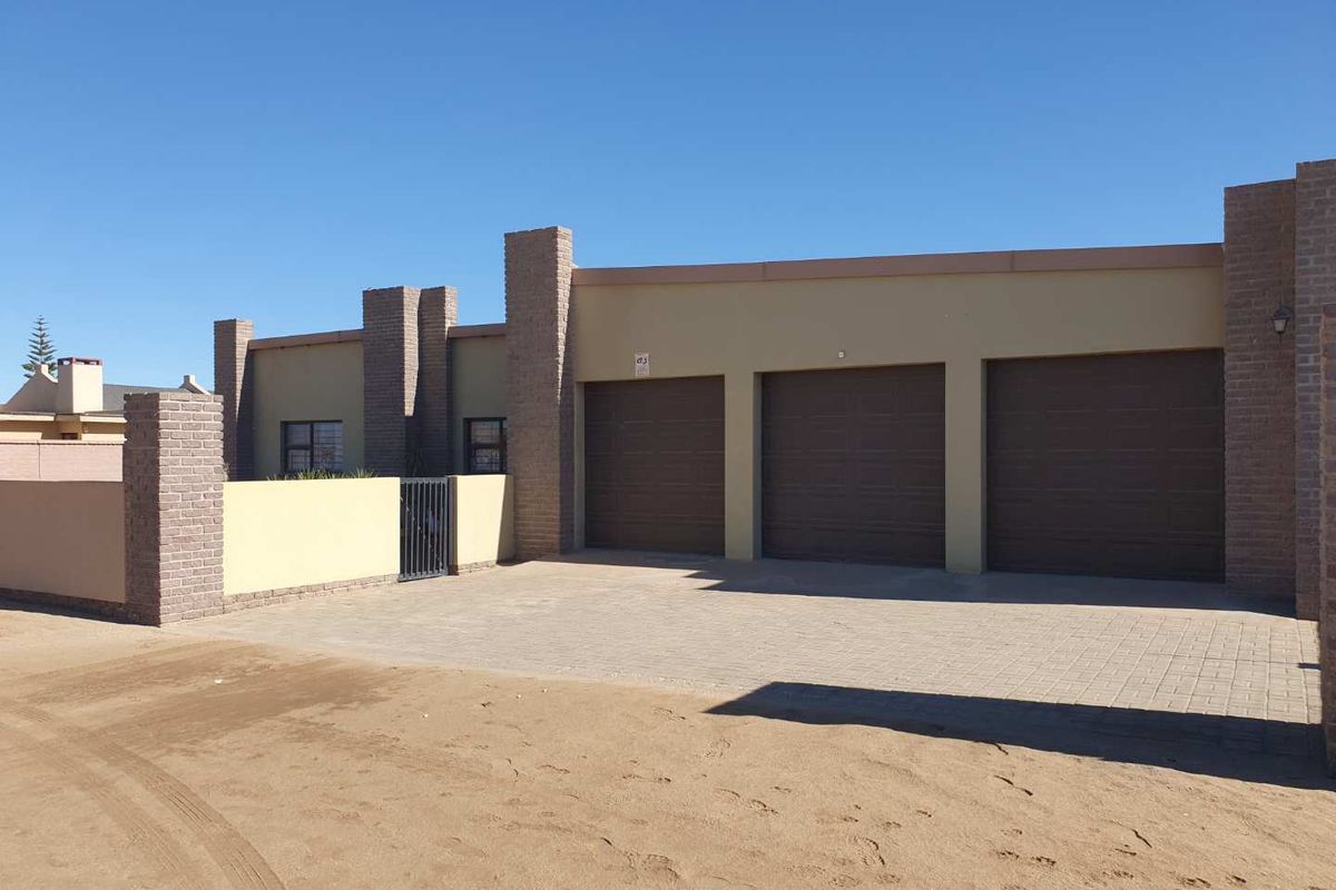 Situated walking distance from the Woermann Brock Supermarket. - Photo 5