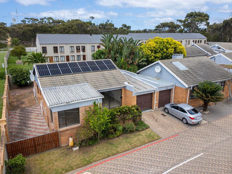 Townhouse Pride - Photo 3