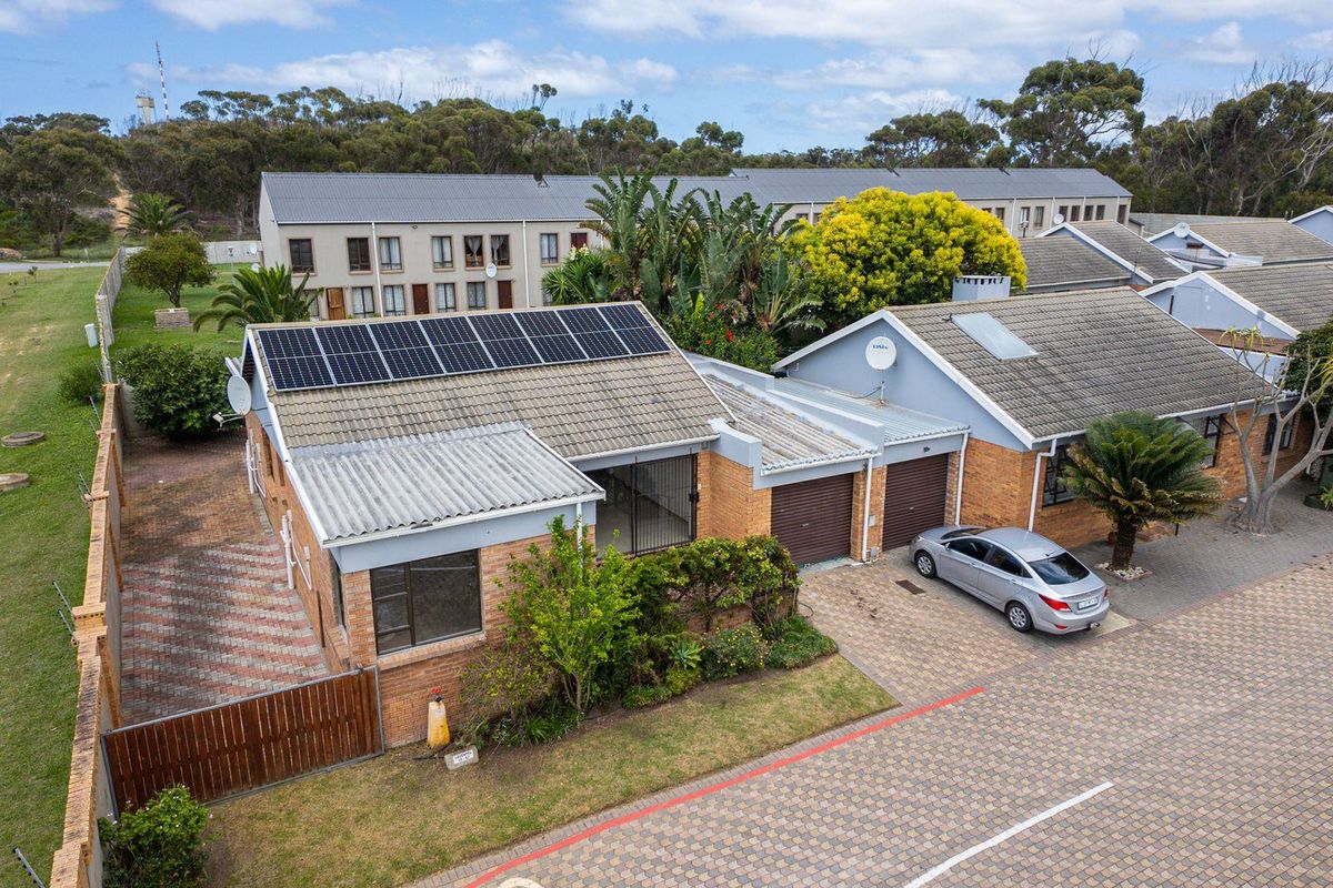 Townhouse Pride - Photo 3