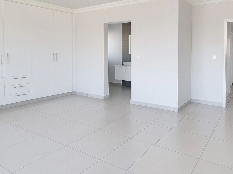 Beautiful 3 Bedroom House for Sale in Dana Bay - Photo 10