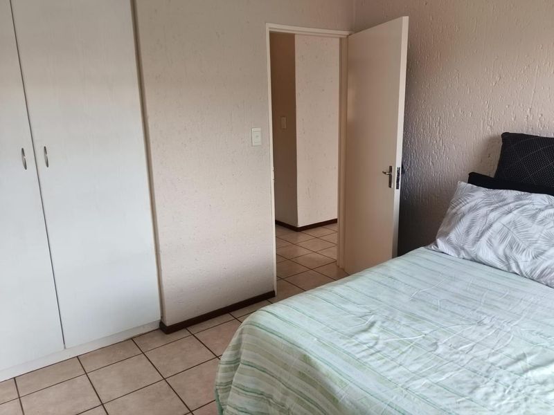 2 bedroom ground floor unit, walking distance from Eastrand Mall - investors+first time buyers! ideal property! - Photo 6