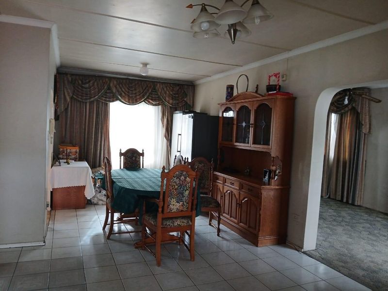 3-Bedroom House for Sale in Burlington Heights - Photo 4