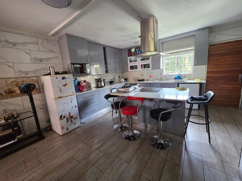 Spacious 3-Bedroom Home in a Perfectly Managed Estate - Photo 4