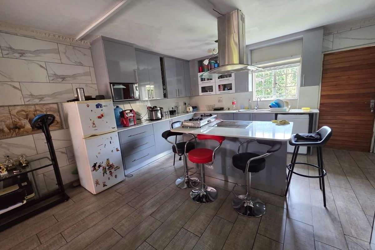 Spacious 3-Bedroom Home in a Perfectly Managed Estate - Photo 4