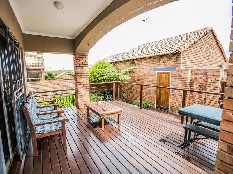 3 Bedroom Townhouse for rent in Mooikloof Ridge - Photo 10