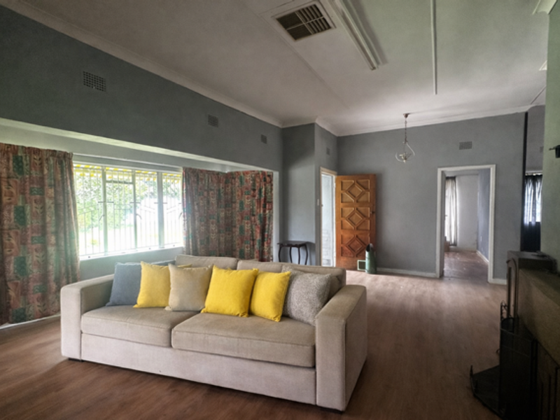 Family Home with Borehole & Flat - Photo 6