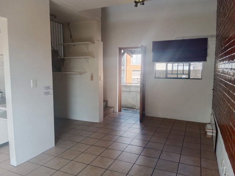 Two-Bedroom, 2-Bathroom Loft Apartment in Secure Estate - Close to Wits University - Photo 10